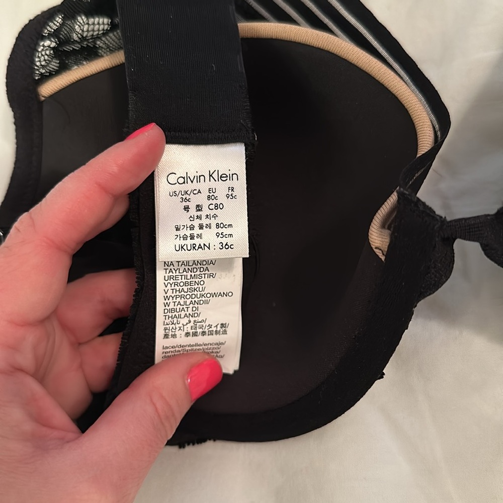 Calvin Klein "Vixen" molded lace Plunge Bra 36C - Picture 5 of 6